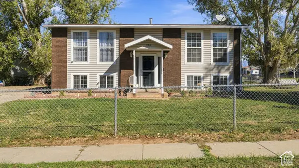 906 W 2400 N, Clinton, UT 84015
