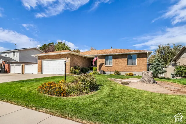 4228 W Yorkshire Cir S, South Jordan, UT 84009 - #3