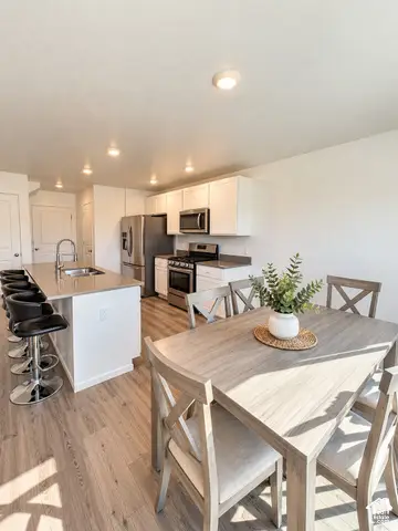 1049 E Merchant Rd, Saratoga Springs, UT 84045 - #3