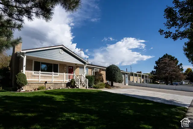 8613 S Vaquero Dr E, Sandy, UT 84094 - #3