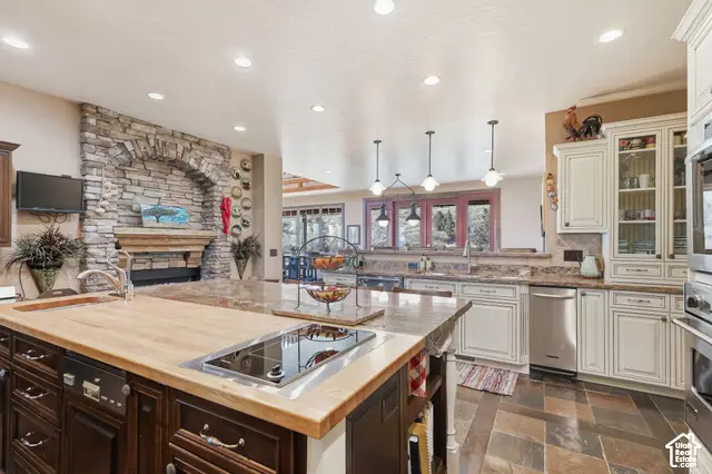 795 S Lakeview Dr, Garden City, UT 84028 - #3