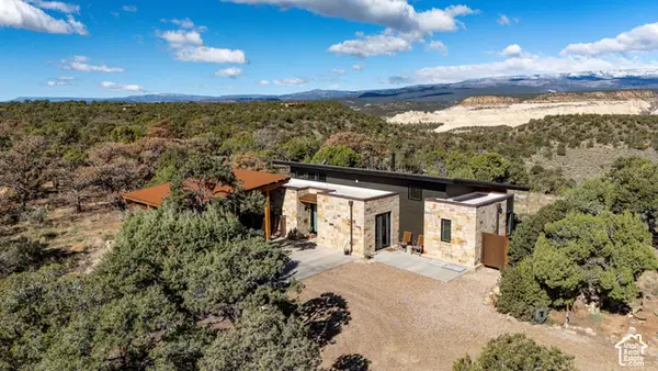 1909 E Long Neck Dr E, Boulder, UT 84716