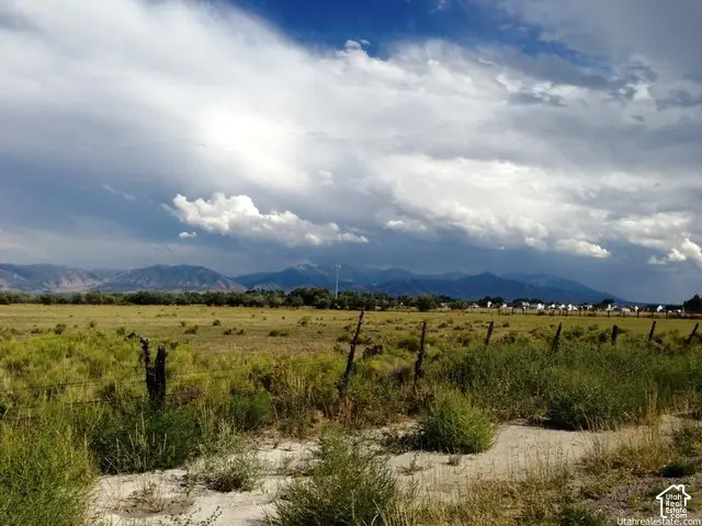 601 E Clay St N, Grantsville, UT 84029 - #3