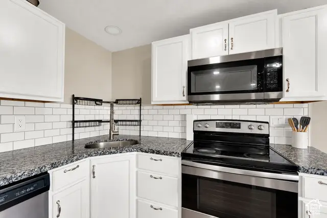 574 W 1950 N, Clinton, UT 84015 - #3