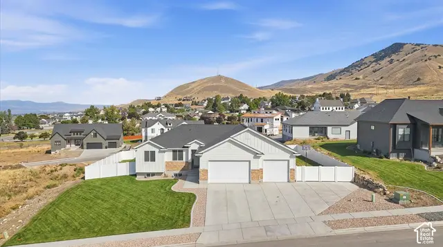 1071 E 160 N, Hyde Park, UT 84318 - #1