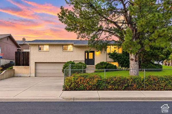 9565 S Indian Ridge Dr, Sandy, UT 84092
