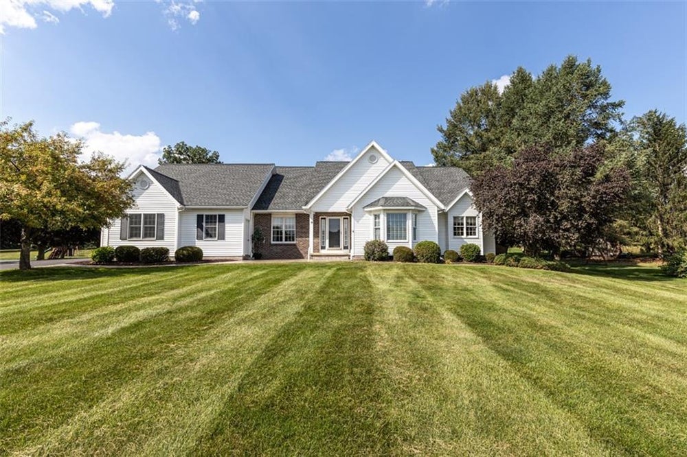 8 Lorric Lane, Ogden, NY 14559 ERA