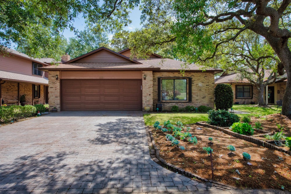 889 Shalimar Court, SHALIMAR, FL 32579 ERA