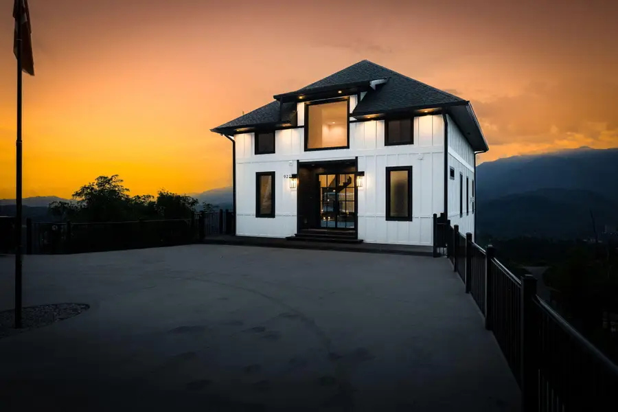 922 Piney Butt Way, Gatlinburg, TN 37738 - #2