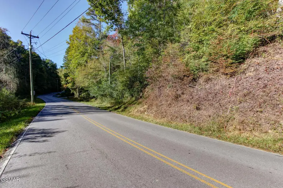 947 Powdermill Road, Gatlinburg, TN 37738 - Image #2