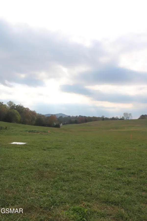 637 Sharp Road, Sevierville, TN 37876