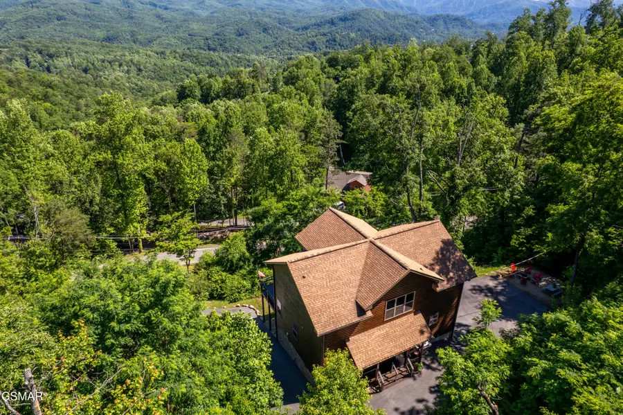 933 E Foothills Drive, Gatlinburg, TN 37738 - Image #3