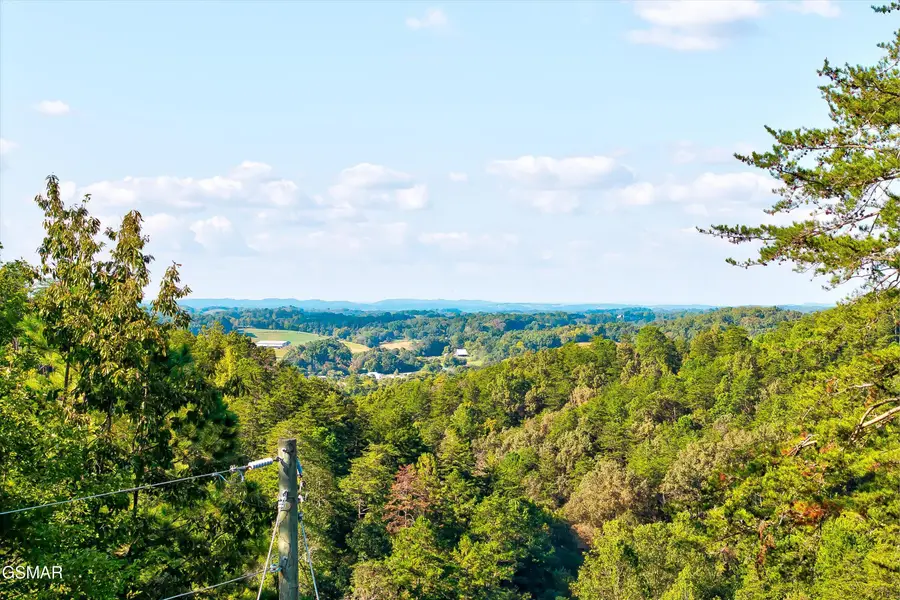 2462 Dogwood Loop Drive, Sevierville, TN 37876 - Image #2