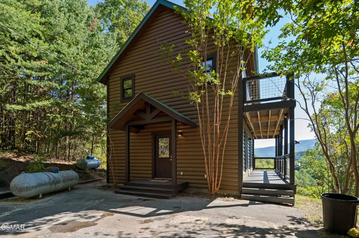 2526 Raccoon Hollow Way, Sevierville, TN 37862 - Image #1