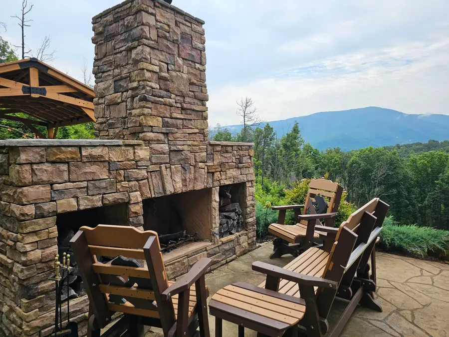 2729 Hatcher Mountain Road, Sevierville, TN 37862 - Image #2