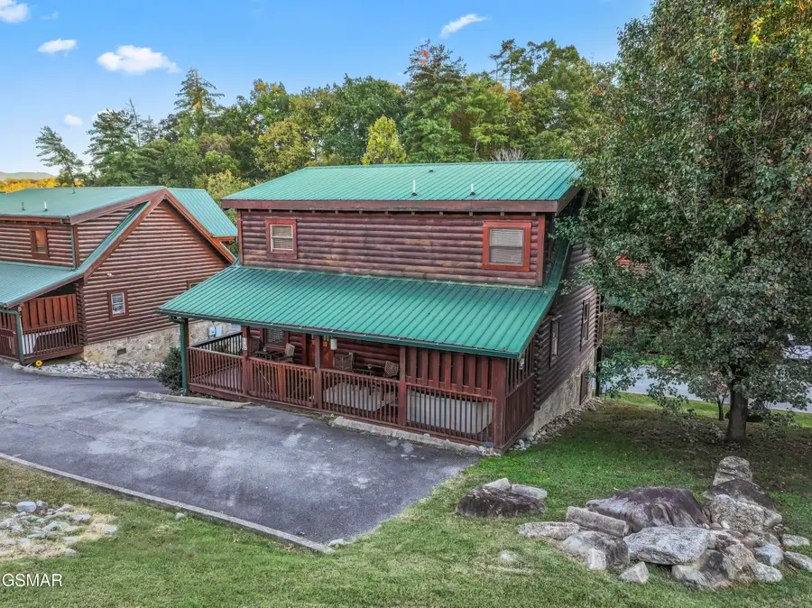 526 Blackberry Ridge Way, Pigeon Forge, TN 37863 - Image #2