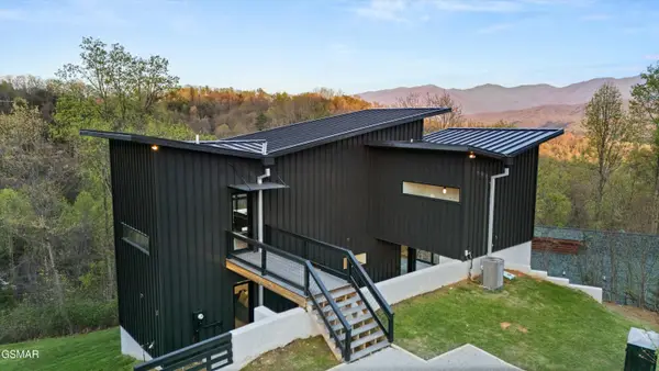 915 Smoky Court, Gatlinburg, TN 37738