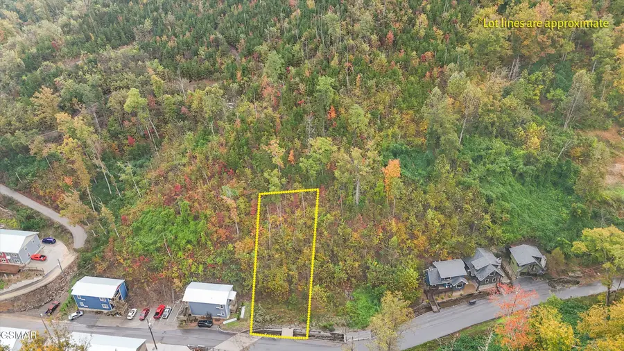 483 Baskins Creek Road, Gatlinburg, TN 37738 - Image #2