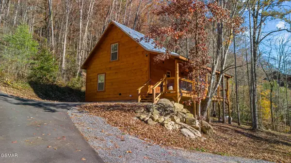 3879 Henry Town Rd, Sevierville, TN 37876