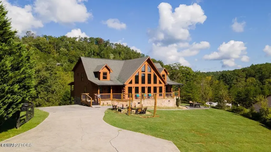 2715 Dayne Dr, Sevierville, TN 37876 - Image #2