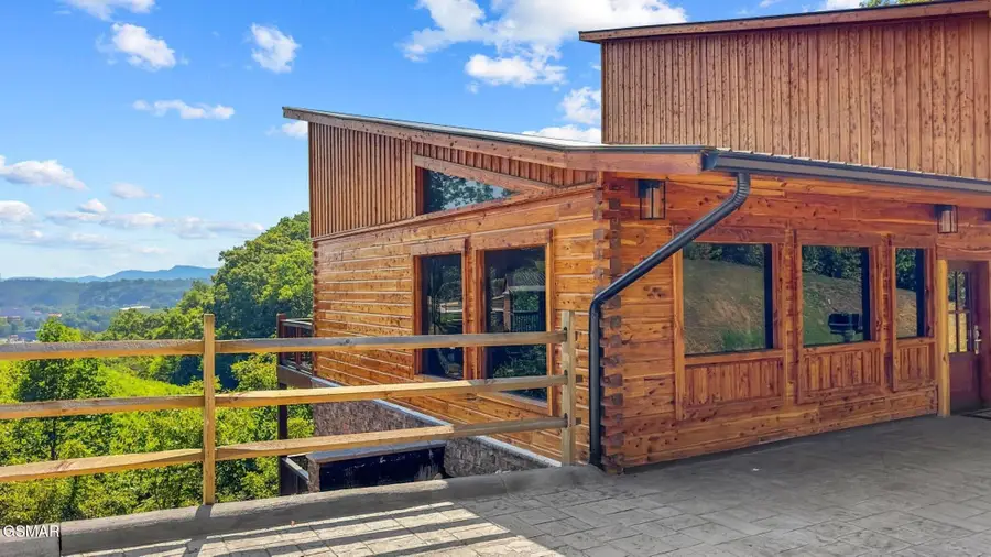 2459 Hawks Nest Way, Sevierville, TN 37862 - Image #2