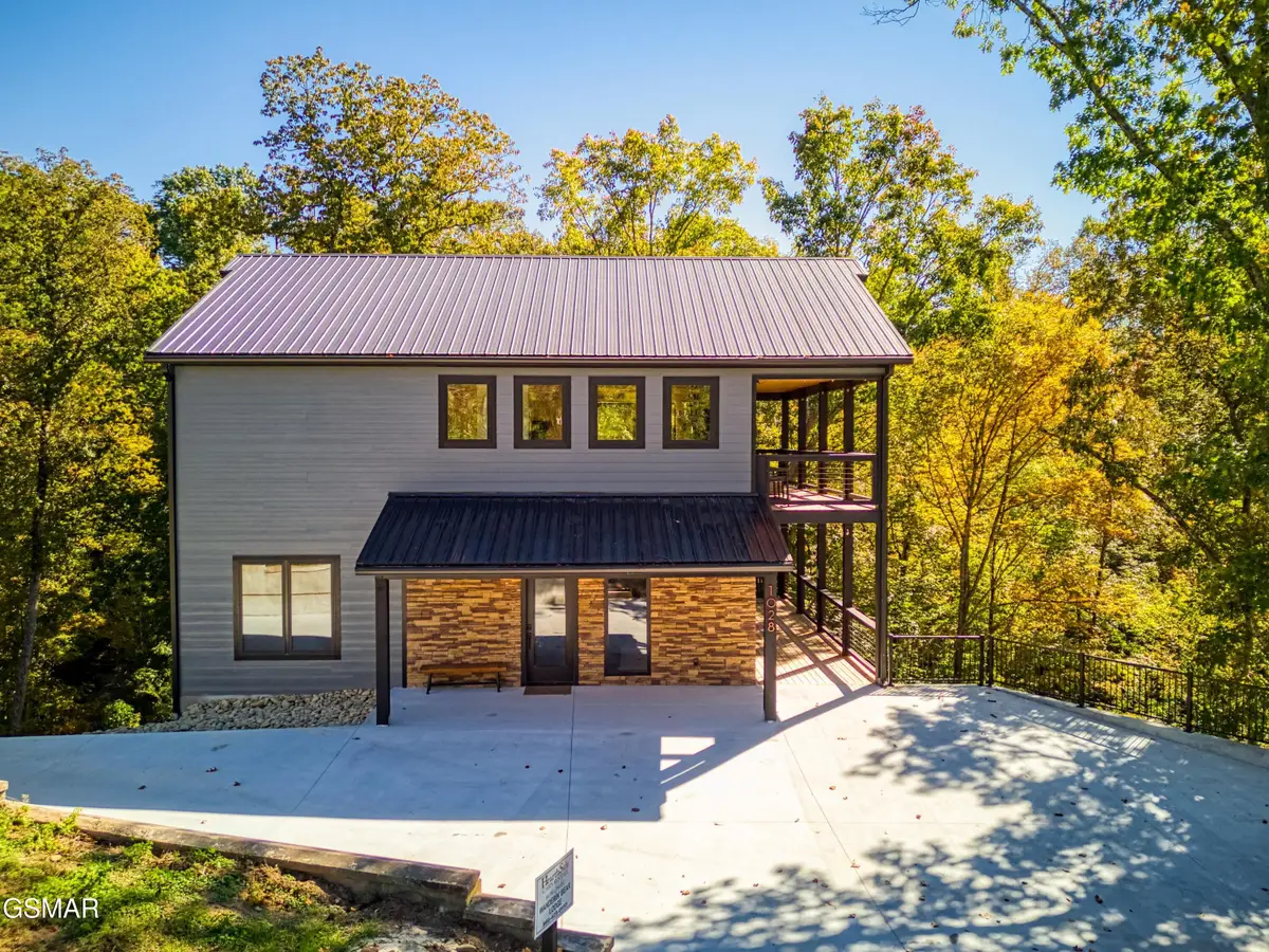 1028 Old Cartertown Rd Road, Gatlinburg, TN 37738 - Image #1