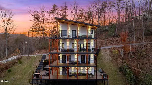 611 Ivy Road, Gatlinburg, TN 37738