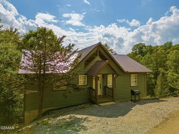 916 Hideaway Hills Circle, Sevierville, TN 37862