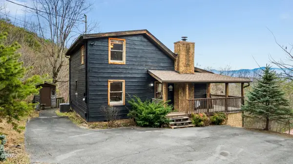 1625 Bear Claw Way, Sevierville, TN 37862