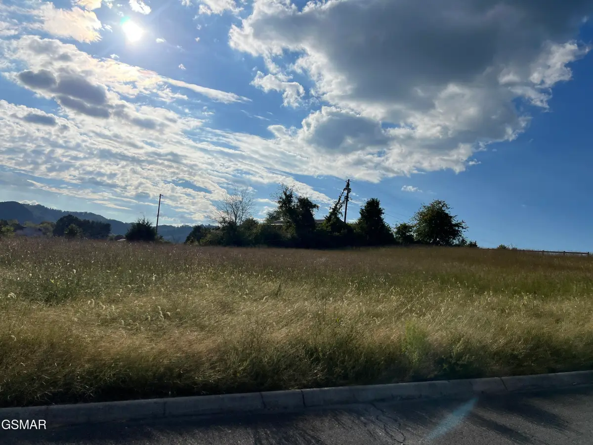 112 Clarksdale Circle, Rogersville, TN 37857 - Image #1