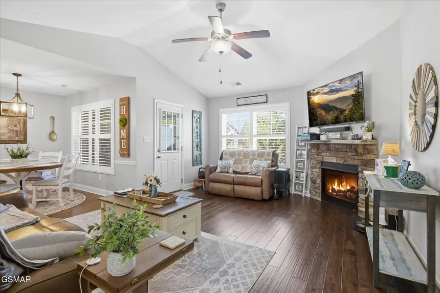 422 Larkspur Way, Sevierville, TN 37862 - Image #2