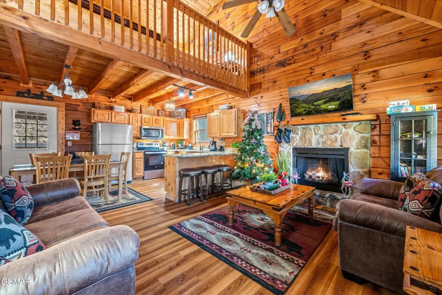 633 Chickasaw Gap Way, Pigeon Forge, TN 37863 - Image #2