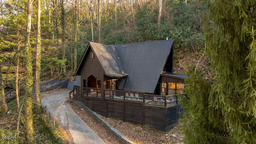 1043 Ski Mountain Road, Gatlinburg, TN 37738 - Image #2