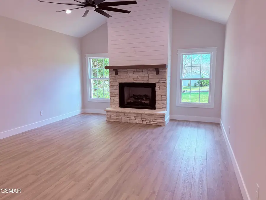 906 Fine Glen Drive, Sevierville, TN 37862 - Image #2