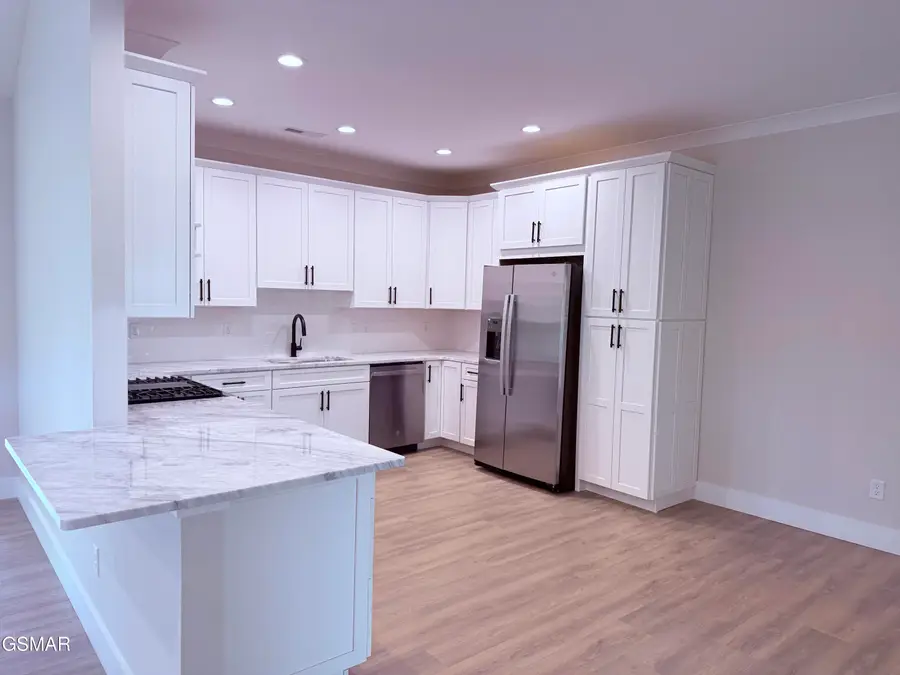 906 Fine Glen Drive, Sevierville, TN 37862 - Image #3