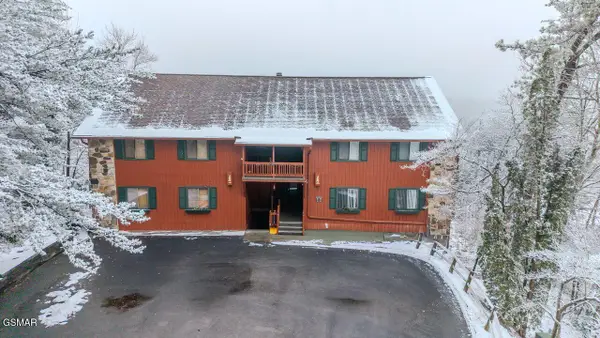 429 Deer Path Lane #APT 103, Gatlinburg, TN 37738