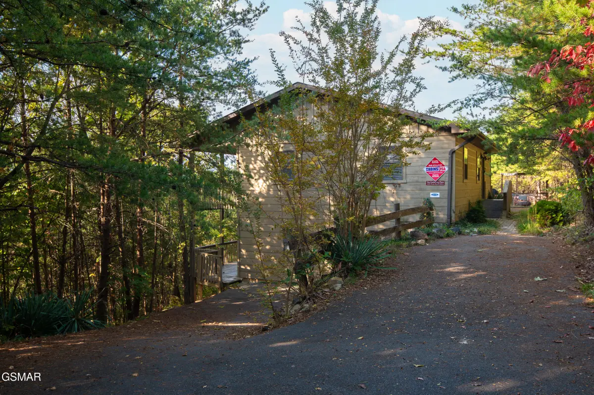 1433 Twin Rock Drive, Sevierville, TN 37862 - Image #1