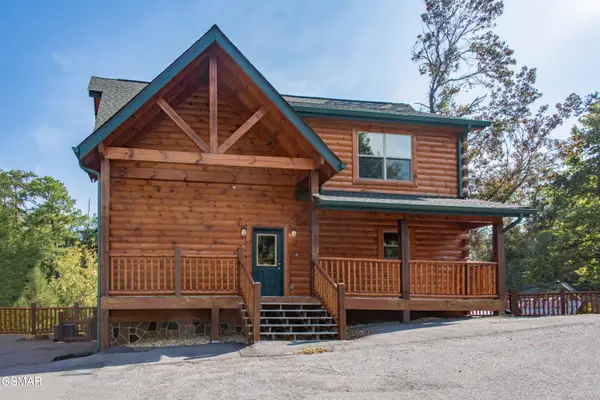 1717 Summit View Way, Pigeon Forge, TN 37862