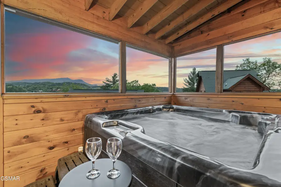 427 Big Bear Way, Pigeon Forge, TN 37863 - #2