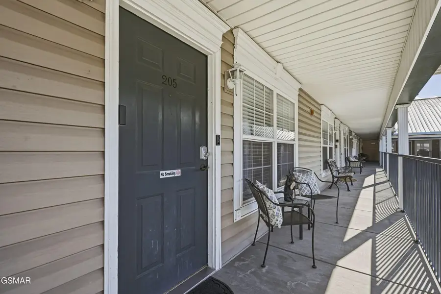 2743 Colonial Drive #APT 205, Pigeon Forge, TN 37863 - #2