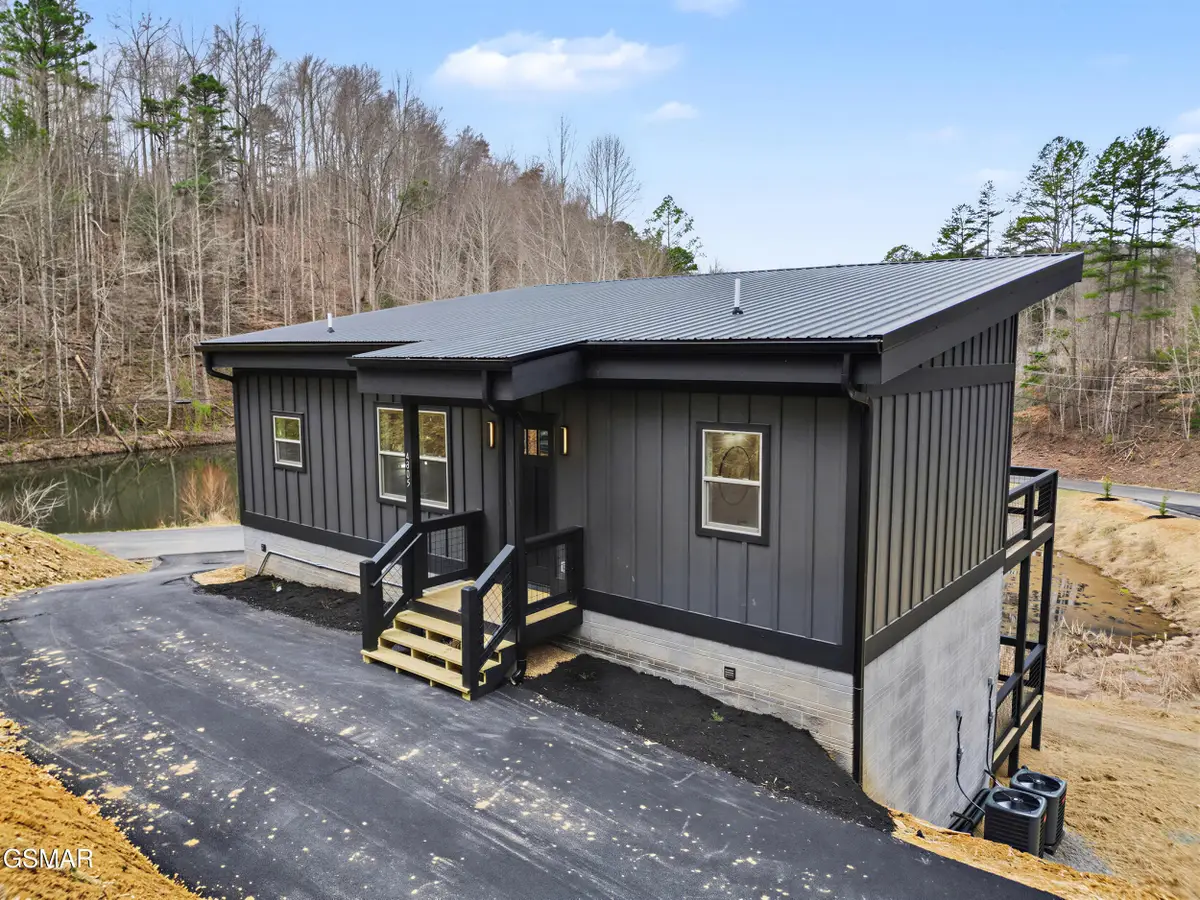 4305 Lakeshore Avenue, Sevierville, TN 37876 - #1