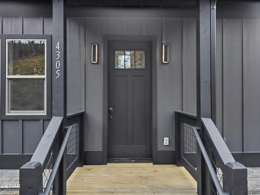 4305 Lakeshore Avenue, Sevierville, TN 37876 - #2