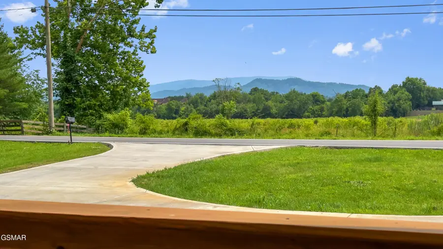 412 Apple Valley Road, Sevierville, TN 37862 - #2