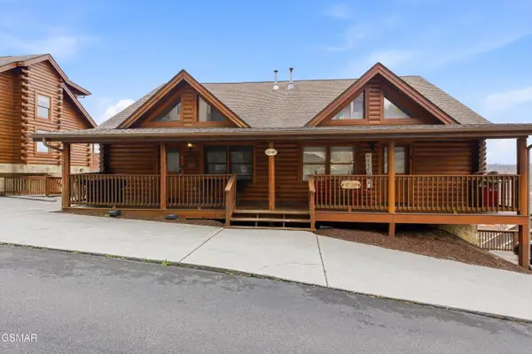 423 Big Bear Way, Pigeon Forge, TN 37863
