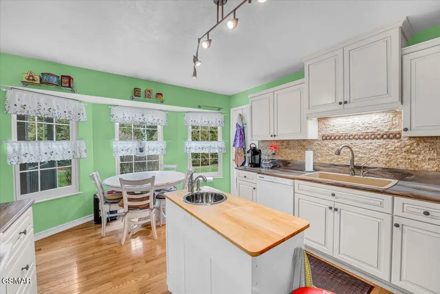 228 Florence Circle, Dandridge, TN 37725 - #2