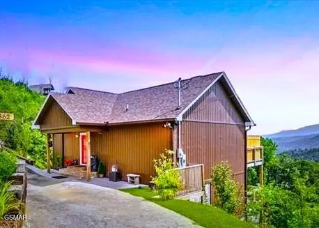 862 Sourwood Drive, Gatlinburg, TN 37738