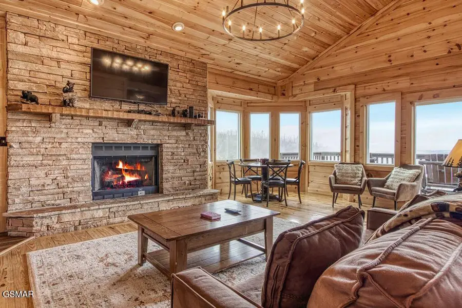 943 Crooked Ridge Road, Gatlinburg, TN 37738 - #2