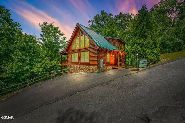 766 High Mountain Way, Gatlinburg, TN 37738
