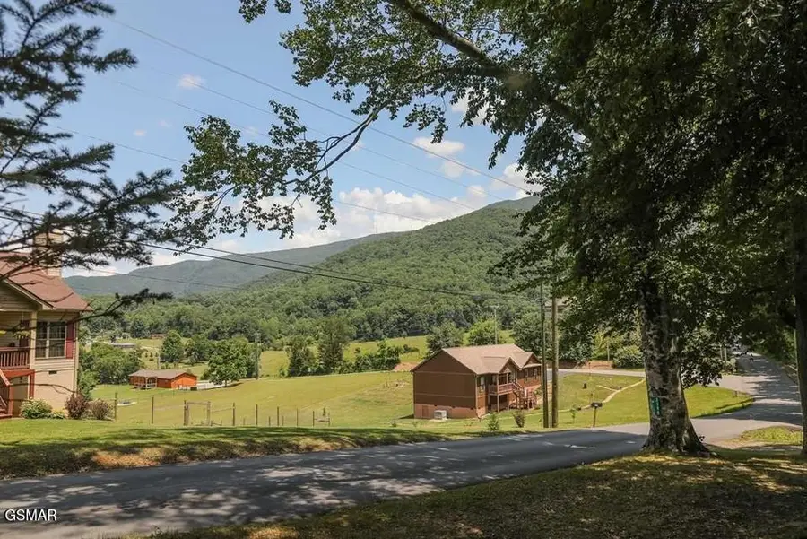 3390 Robeson Road, Sevierville, TN 37862 - #3
