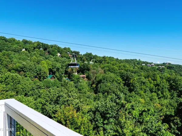 1839 Zurich Court, Gatlinburg, TN 37738